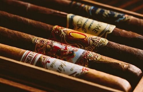 Kinh nghiệm hút và chọn mua xì gà cho người mới bắt đầu